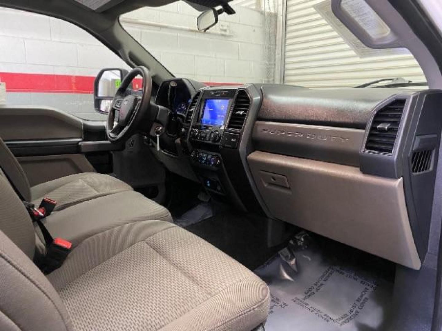 2022 WHITE Ford Super Duty F-250 4WD (1FT7W2B60NE) , Automatic transmission, located at 412 Auto Vista Drive, Palmdale, CA, 93551, (661) 945-0620, 34.592636, -118.136681 - Photo#28