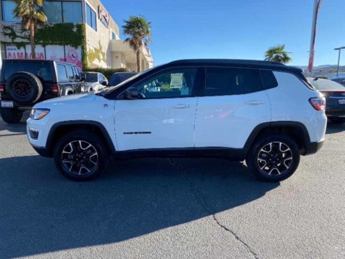 2021 WHITE Jeep Compass (3C4NJDDBXMT) with an 4-Cyl MultiAir PZEV 2.4 Liter engine, Automatic 9-Spd transmission, located at 412 Auto Vista Drive, Palmdale, CA, 93551, (661) 945-0620, 34.592636, -118.136681 - Photo#3