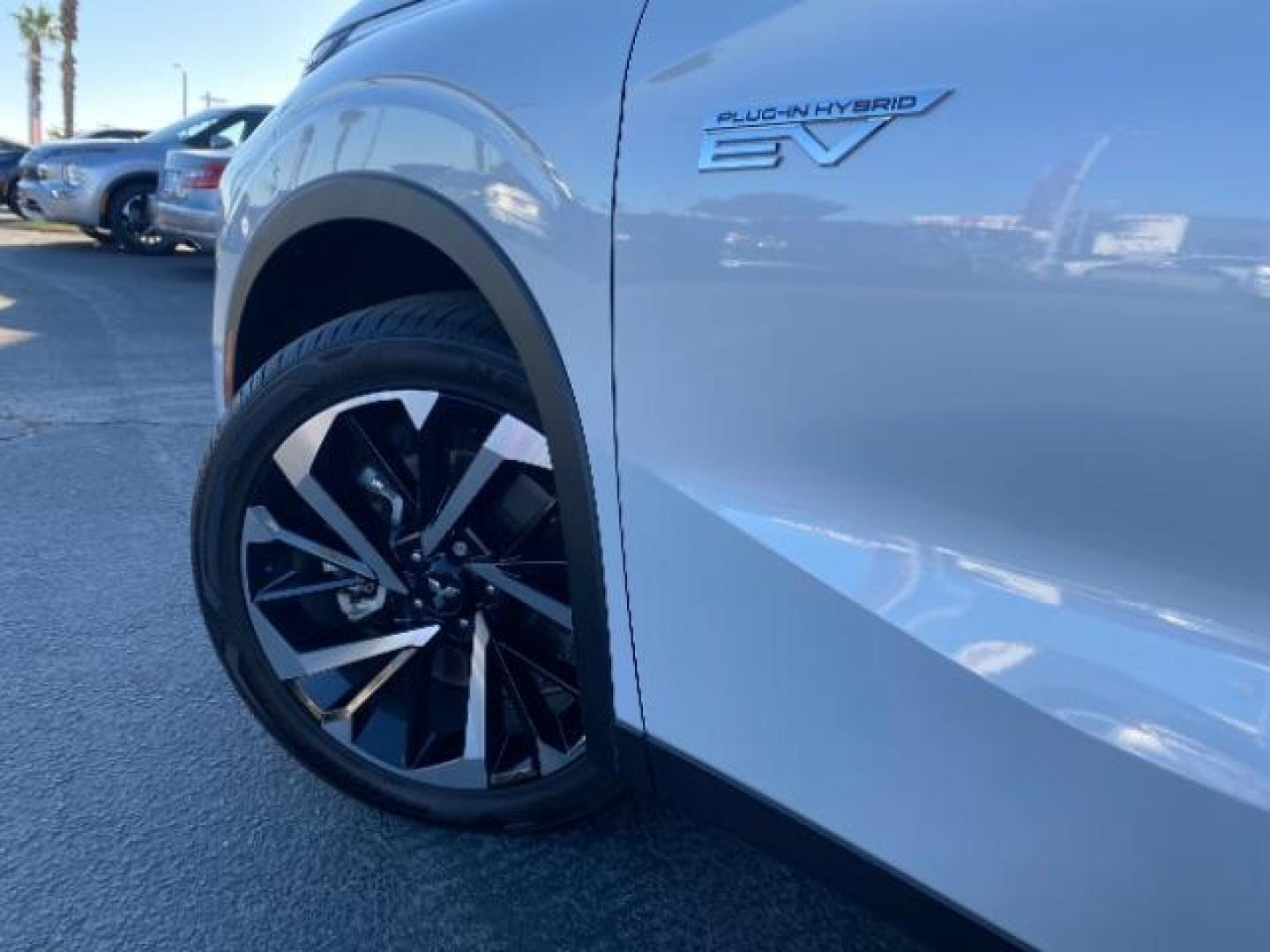 2023 WHITE Mitsubishi Outlander Plug-In Hybrid (JA4T5UA97PZ) with an 4-Cyl Hybrid 2.4 Liter engine, Automatic 1-Spd transmission, located at 412 Auto Vista Drive, Palmdale, CA, 93551, (661) 945-0620, 34.592636, -118.136681 - Photo#11