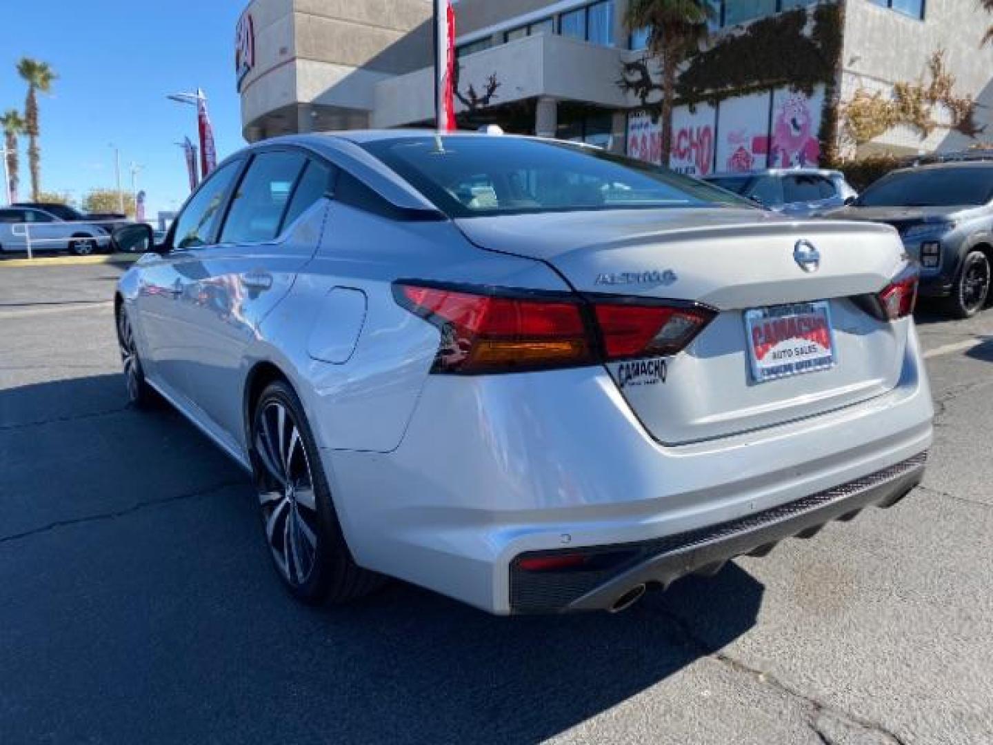 2021 SILVER Nissan Altima (1N4BL4CV2MN) with an 4-Cyl 2.5 Liter engine, Automatic Xtronic CVT transmission, located at 412 Auto Vista Drive, Palmdale, CA, 93551, (661) 945-0620, 34.592636, -118.136681 - Photo#4