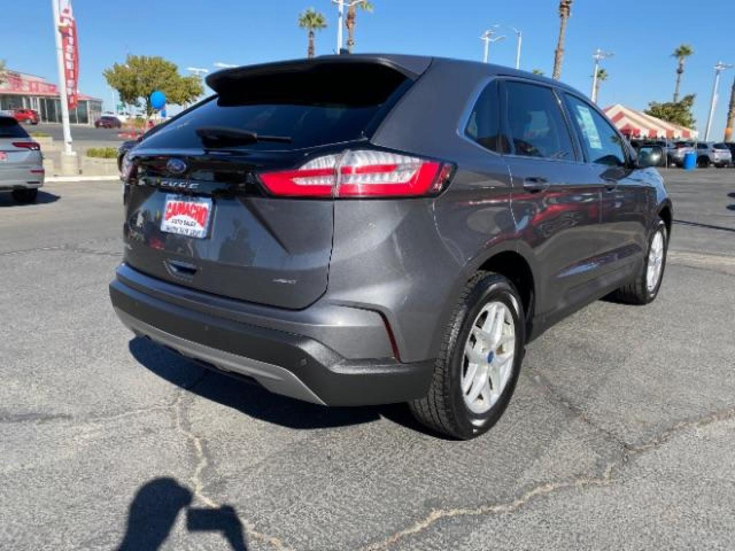 2022 BURGUNDY Ford Edge (2FMPK4J9XNB) with an 4-Cyl EcoBoost Turbo 2.0 Liter engine, Automatic 8-Spd transmission, located at 412 Auto Vista Drive, Palmdale, CA, 93551, (661) 945-0620, 34.592636, -118.136681 - Photo#6