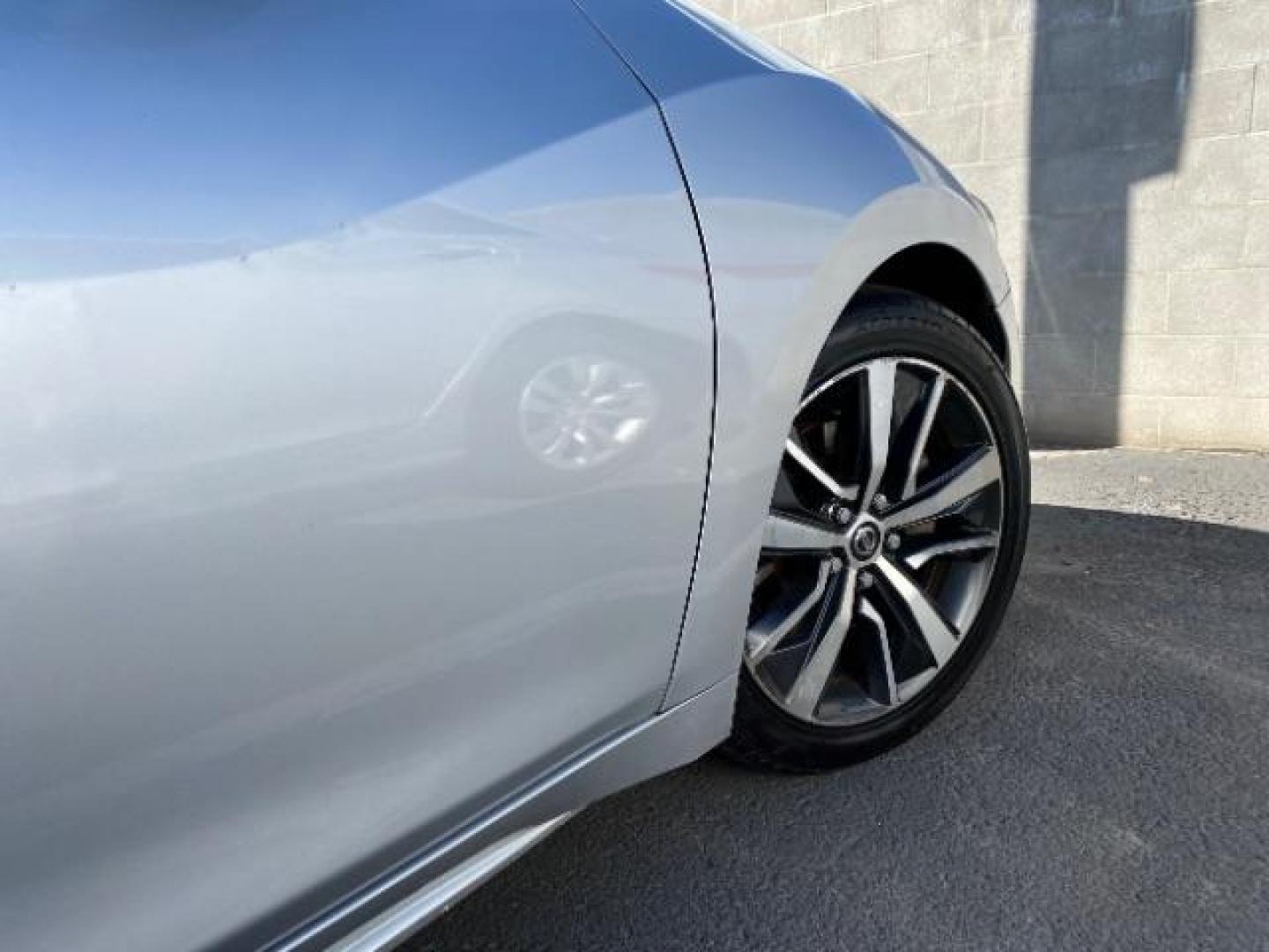 2021 GRAY Nissan Maxima (1N4AA6CV3MC) with an V6 3.5 Liter engine, Automatic Xtronic CVT transmission, located at 412 Auto Vista Drive, Palmdale, CA, 93551, (661) 945-0620, 34.592636, -118.136681 - Photo#10