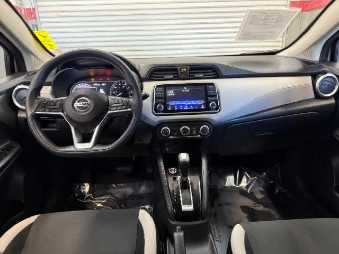 2021 SILVER Nissan Versa (3N1CN8EV3ML) with an 4-Cyl 1.6 Liter engine, Automatic CVT w/Xtronic transmission, located at 412 Auto Vista Drive, Palmdale, CA, 93551, (661) 945-0620, 34.592636, -118.136681 - Photo#17