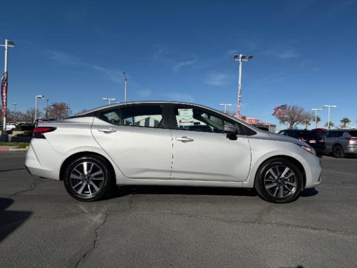 2021 SILVER Nissan Versa (3N1CN8EV3ML) with an 4-Cyl 1.6 Liter engine, Automatic CVT w/Xtronic transmission, located at 412 Auto Vista Drive, Palmdale, CA, 93551, (661) 945-0620, 34.592636, -118.136681 - Photo#7