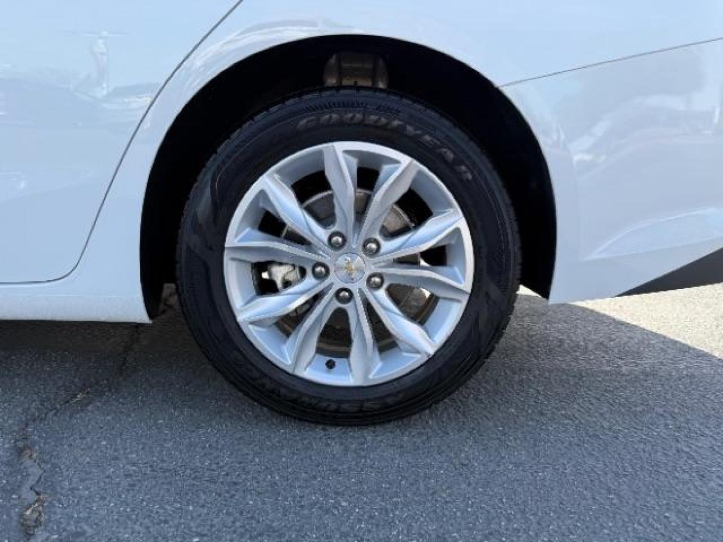 2024 WHITE Chevrolet Malibu (1G1ZD5ST5RF) with an 4-Cyl Turbo 1.5 Liter engine, Automatic CVT transmission, located at 412 Auto Vista Drive, Palmdale, CA, 93551, (661) 945-0620, 34.592636, -118.136681 - Photo#13