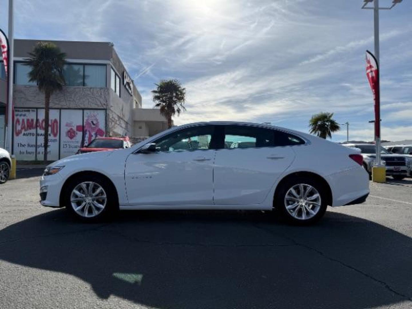 2024 WHITE Chevrolet Malibu (1G1ZD5ST5RF) with an 4-Cyl Turbo 1.5 Liter engine, Automatic CVT transmission, located at 412 Auto Vista Drive, Palmdale, CA, 93551, (661) 945-0620, 34.592636, -118.136681 - Photo#3