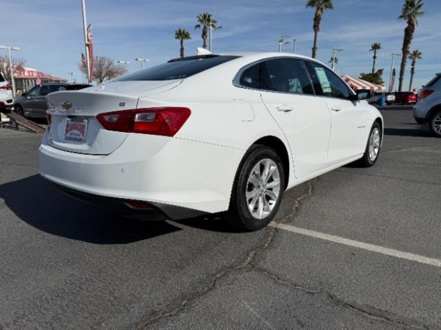 2024 WHITE Chevrolet Malibu (1G1ZD5ST5RF) with an 4-Cyl Turbo 1.5 Liter engine, Automatic CVT transmission, located at 412 Auto Vista Drive, Palmdale, CA, 93551, (661) 945-0620, 34.592636, -118.136681 - Photo#6