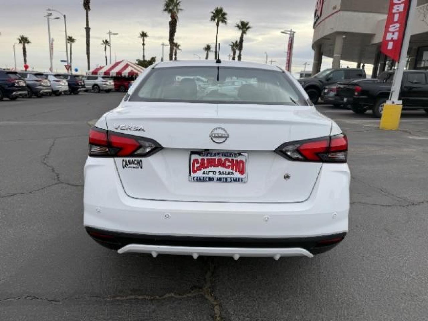 2024 WHITE Nissan Versa (3N1CN8DV3RL) with an 4-Cyl 1.6 Liter engine, Automatic CVT transmission, located at 412 Auto Vista Drive, Palmdale, CA, 93551, (661) 945-0620, 34.592636, -118.136681 - Photo#5