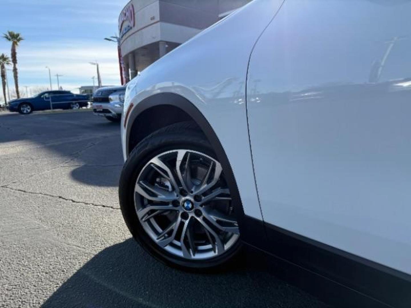 2022 WHITE BMW X2 (WBXYJ1C06N5) with an 4-Cyl Turbo 2.0 Liter engine, Automatic transmission, located at 412 Auto Vista Drive, Palmdale, CA, 93551, (661) 945-0620, 34.592636, -118.136681 - Photo#10