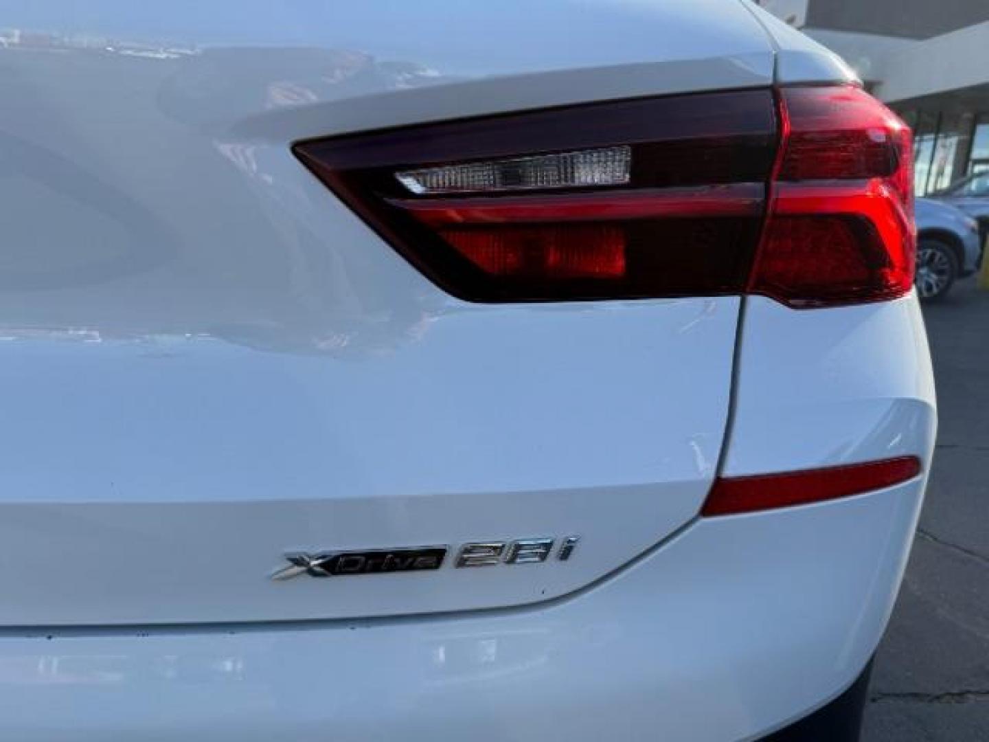 2022 WHITE BMW X2 (WBXYJ1C06N5) with an 4-Cyl Turbo 2.0 Liter engine, Automatic transmission, located at 412 Auto Vista Drive, Palmdale, CA, 93551, (661) 945-0620, 34.592636, -118.136681 - Photo#13