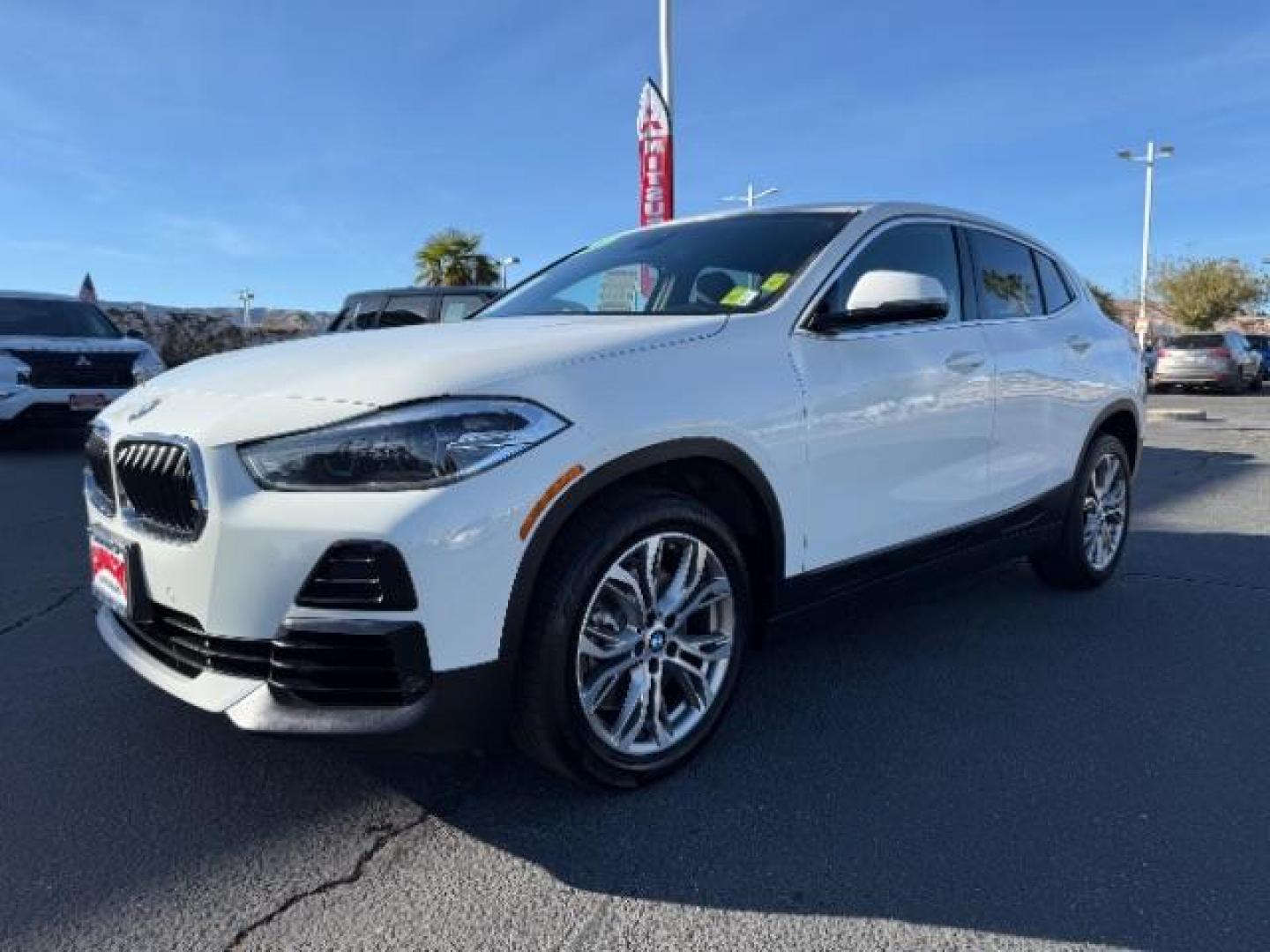 2022 WHITE BMW X2 (WBXYJ1C06N5) with an 4-Cyl Turbo 2.0 Liter engine, Automatic transmission, located at 412 Auto Vista Drive, Palmdale, CA, 93551, (661) 945-0620, 34.592636, -118.136681 - Photo#2