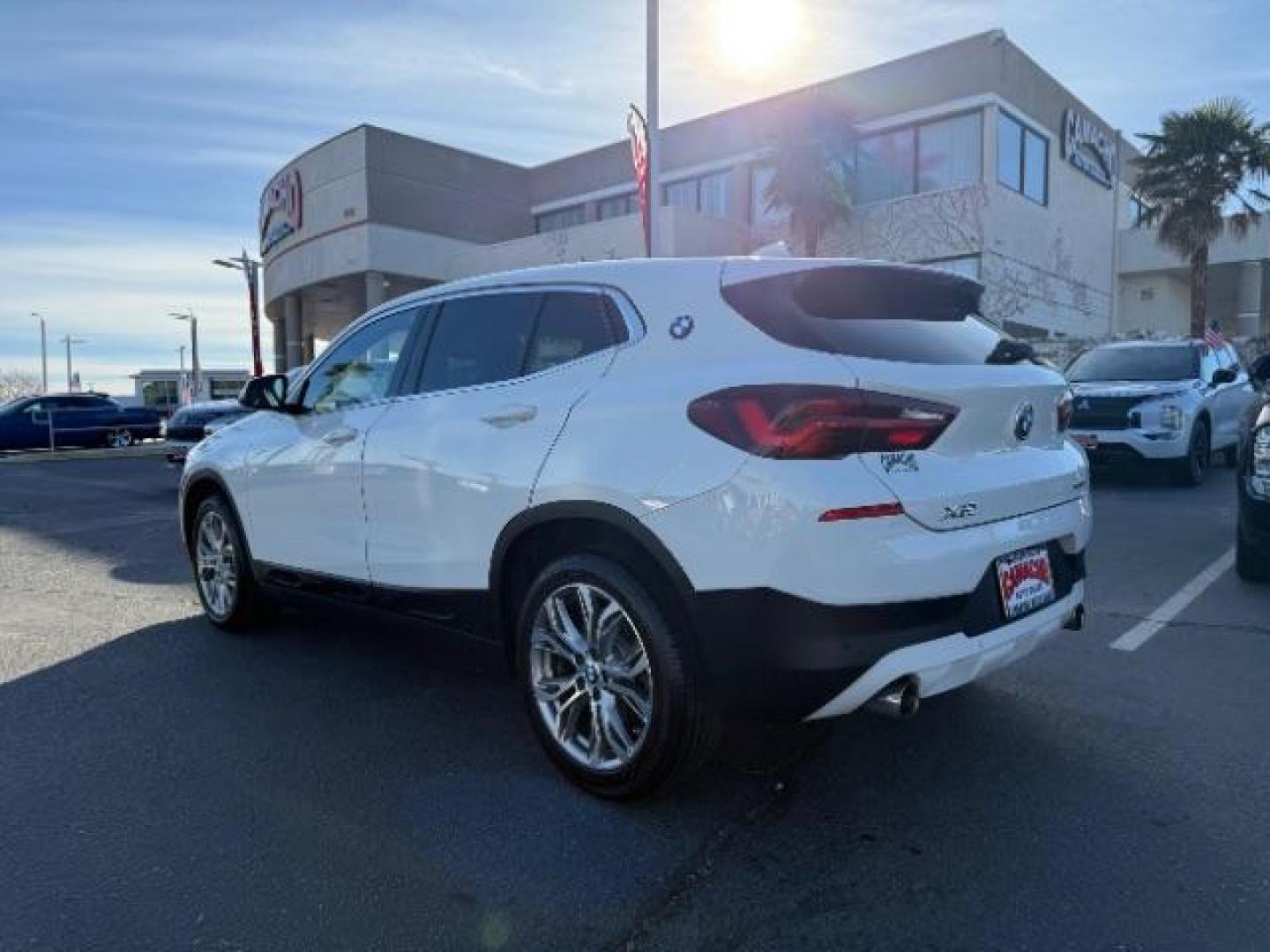 2022 WHITE BMW X2 (WBXYJ1C06N5) with an 4-Cyl Turbo 2.0 Liter engine, Automatic transmission, located at 412 Auto Vista Drive, Palmdale, CA, 93551, (661) 945-0620, 34.592636, -118.136681 - Photo#4