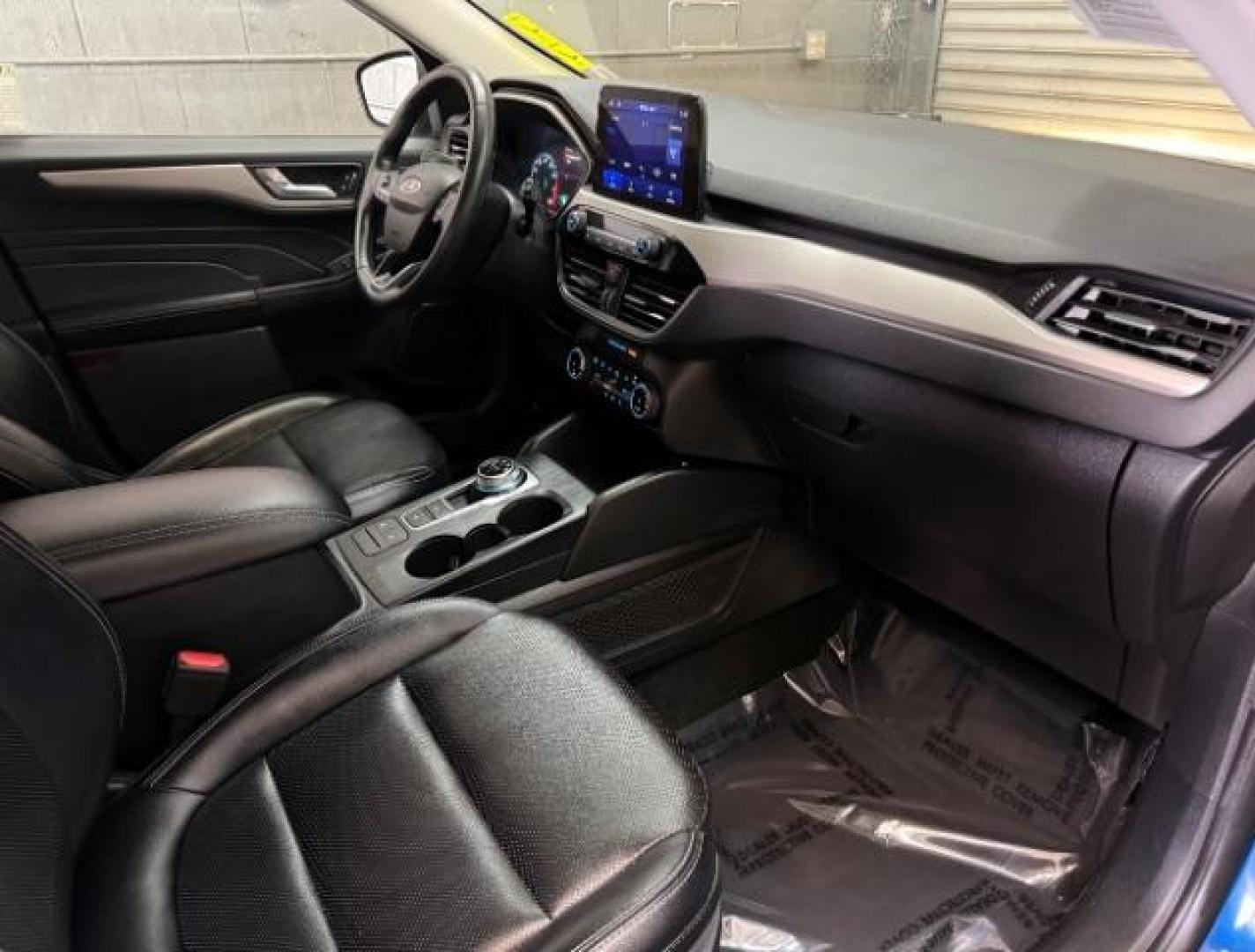 2022 BLUE Ford Escape (1FMCU9H60NU) , Automatic 8-Spd transmission, located at 412 Auto Vista Drive, Palmdale, CA, 93551, (661) 945-0620, 34.592636, -118.136681 - Photo#27