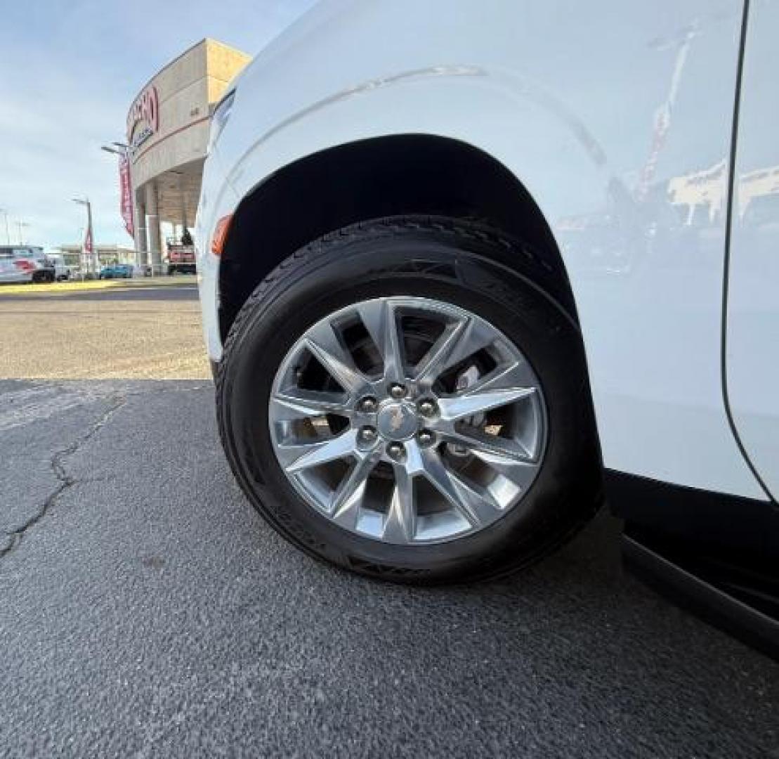 2023 WHITE Chevrolet Suburban (1GNSCFKD5PR) , Automatic 10-Spd w/Overdrive transmission, located at 412 Auto Vista Drive, Palmdale, CA, 93551, (661) 945-0620, 34.592636, -118.136681 - Photo#10