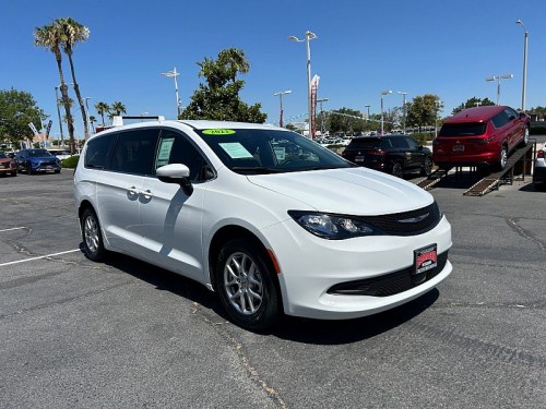 2023 Chrysler Voyager